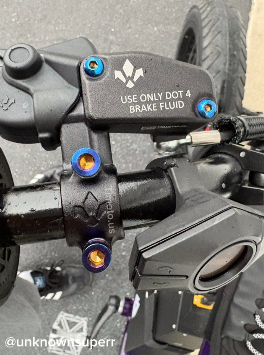 Formula Lever Bolts