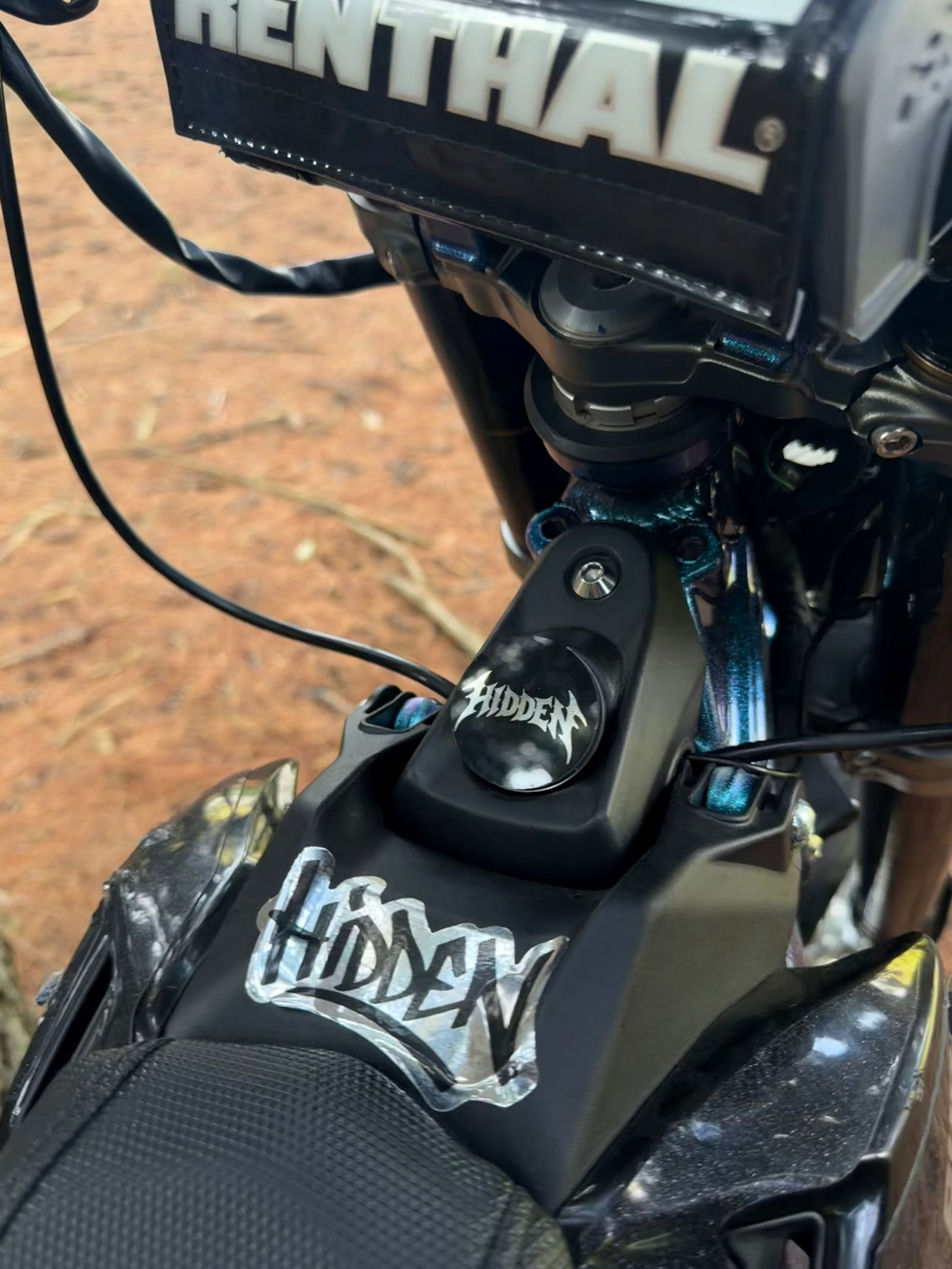Rock Hidden Pop Socket