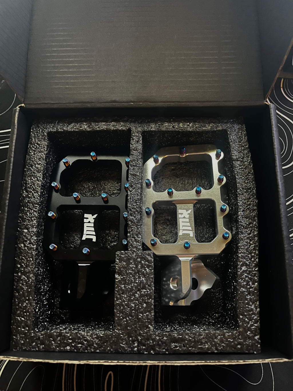 TITANIUM EMOTO PEGS